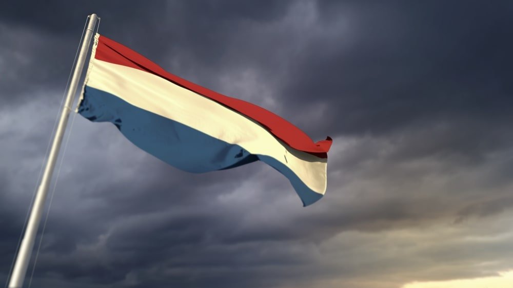 Waarom laten mensen vlaggen niet in het donker wapperen